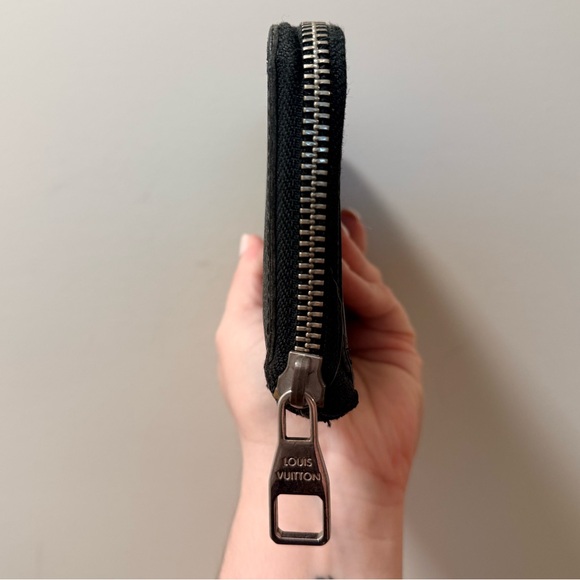 Authentic Louis Vuitton - Damier Graphite Zippy Wallet - Picture 4 of 16